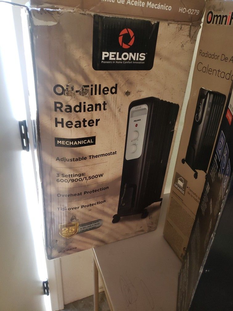 Radiant Electric Space Heater w/ Thermostat Wheels 1500W Oil