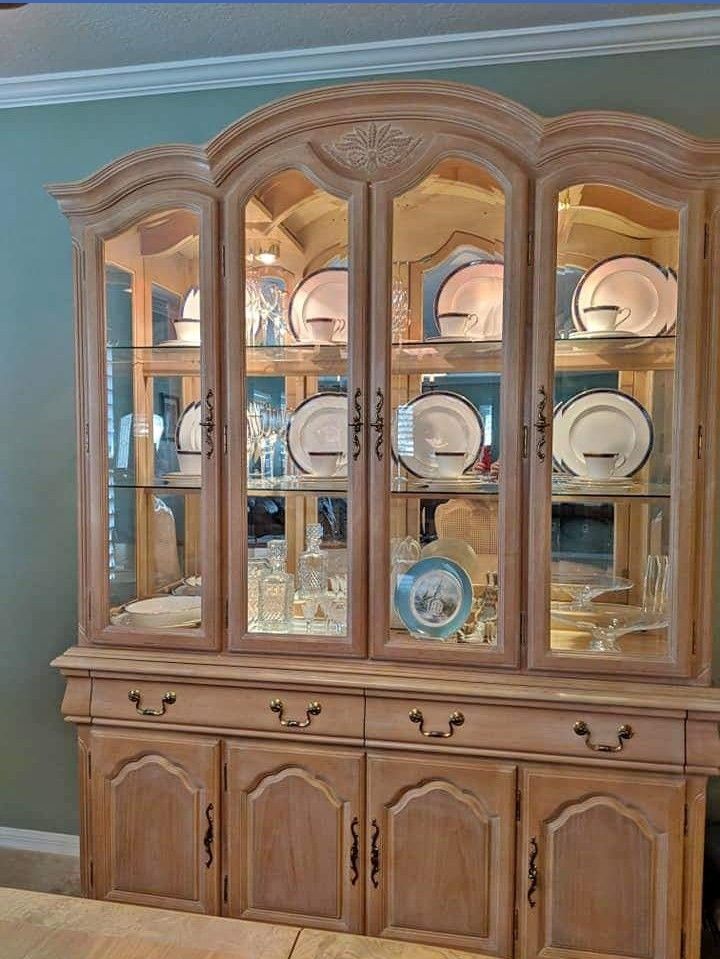 Broyhill China Hutch with lights and glass shelves