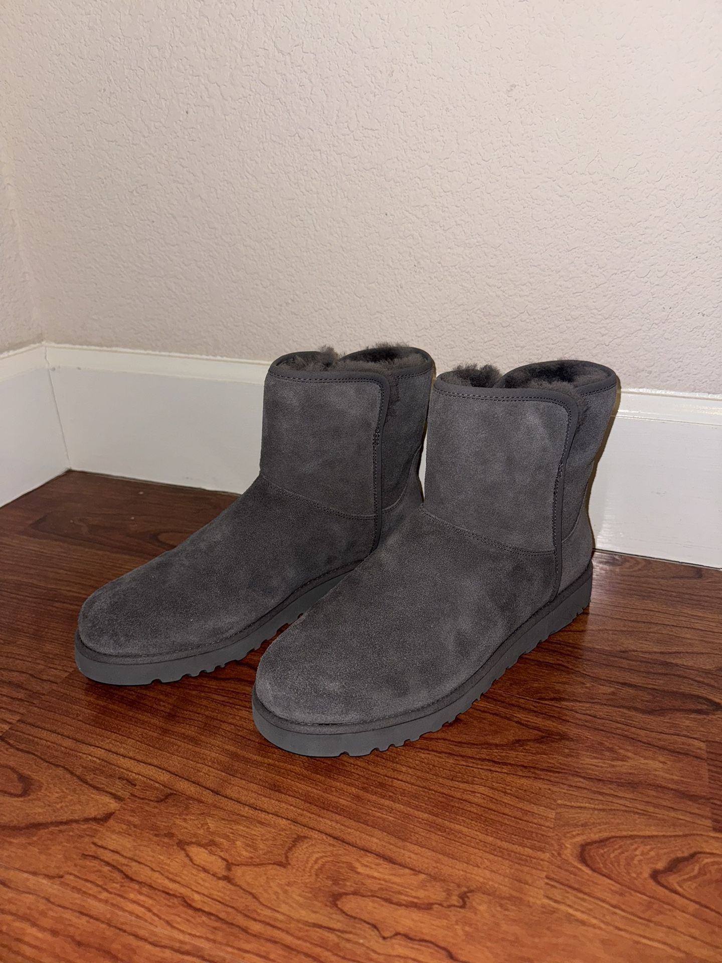 NEVER WORN UGG CORY II BOOTS - CHARCOAL
