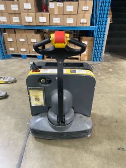 ELECTRIC PALLET JACK NEED GONE TODAY!! 450$ Cash