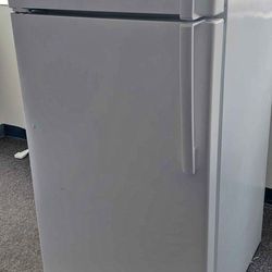 Refrigerator with warranty 