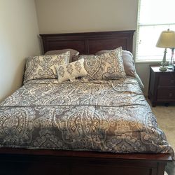 Beautiful Like Brand New Queen Bedroom Set