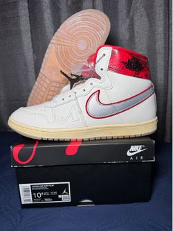 LeBron John Elliot Size 10.5