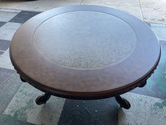Round Cocktail Table