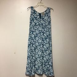 Women’s MOE 100% rayon blue & white floral sleeveless dress… Size small
