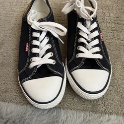 Levi’s Black Tennis Shoes