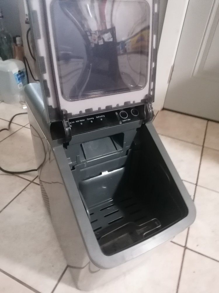 Ice Maker Machine