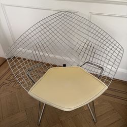 Knoll Bertoia Open Wire Diamond Lounge Chair in polished chrome with a cream seat cushion