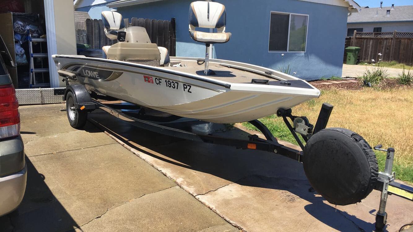 2004 lowe boat with like new trailer