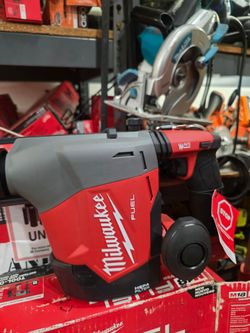 Shop Milwaukee M18 FUEL 18-Volt Lithium-lon Brushless Cordless 5/8 in. SDS- Plus Overhead Rotary Hammer with Integrated Dust Extractior
