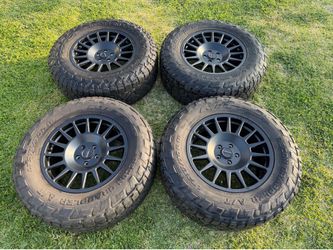 (4) 18” Method Wheels 275/70R18 Nitto Tires