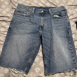 Levi Shorts 32” Light Blue