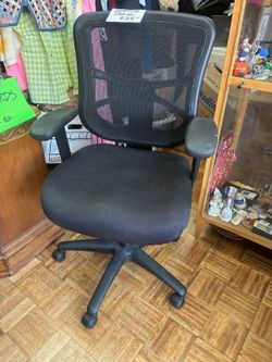 Black rolling desk chair excellent condition