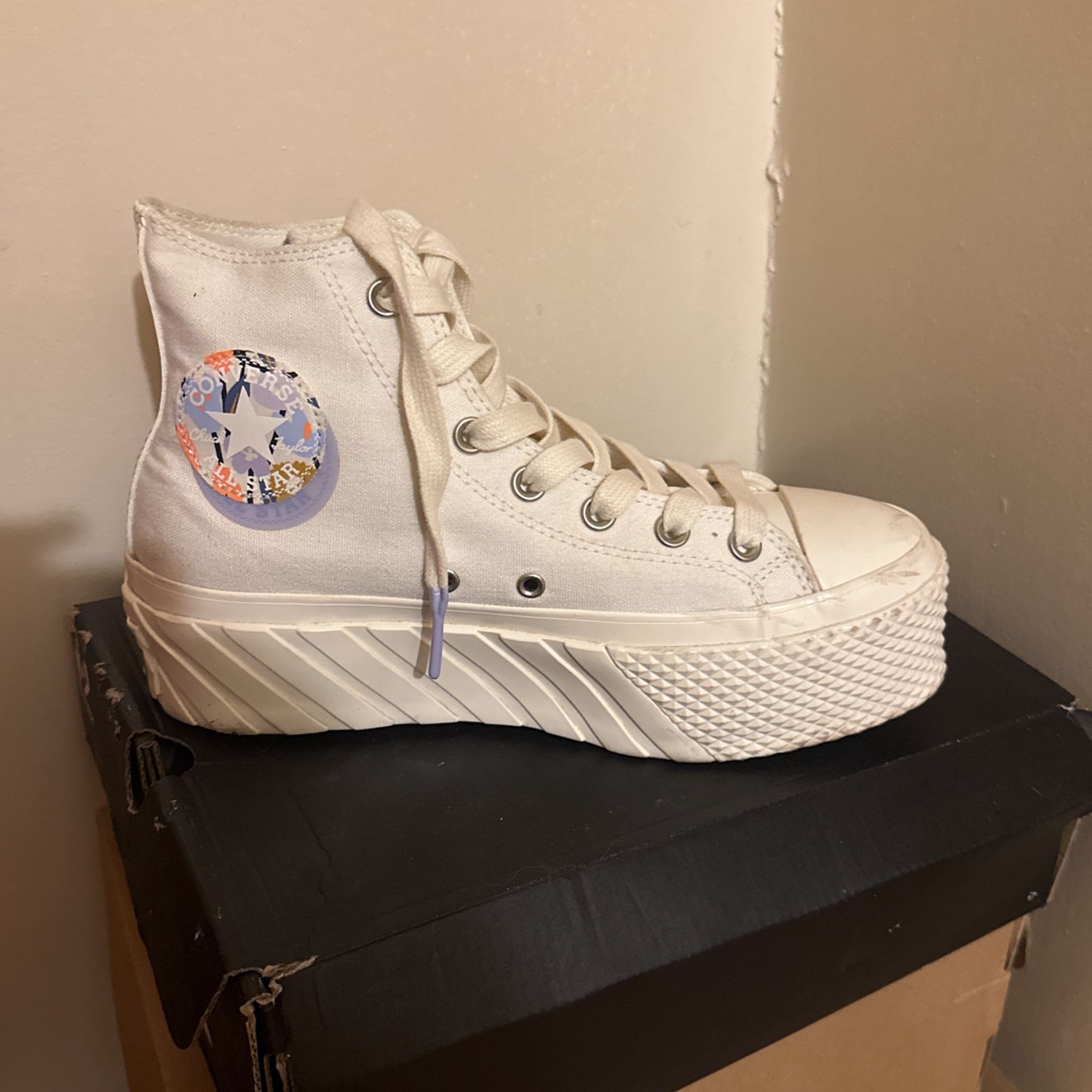 Lavender Crème Converse