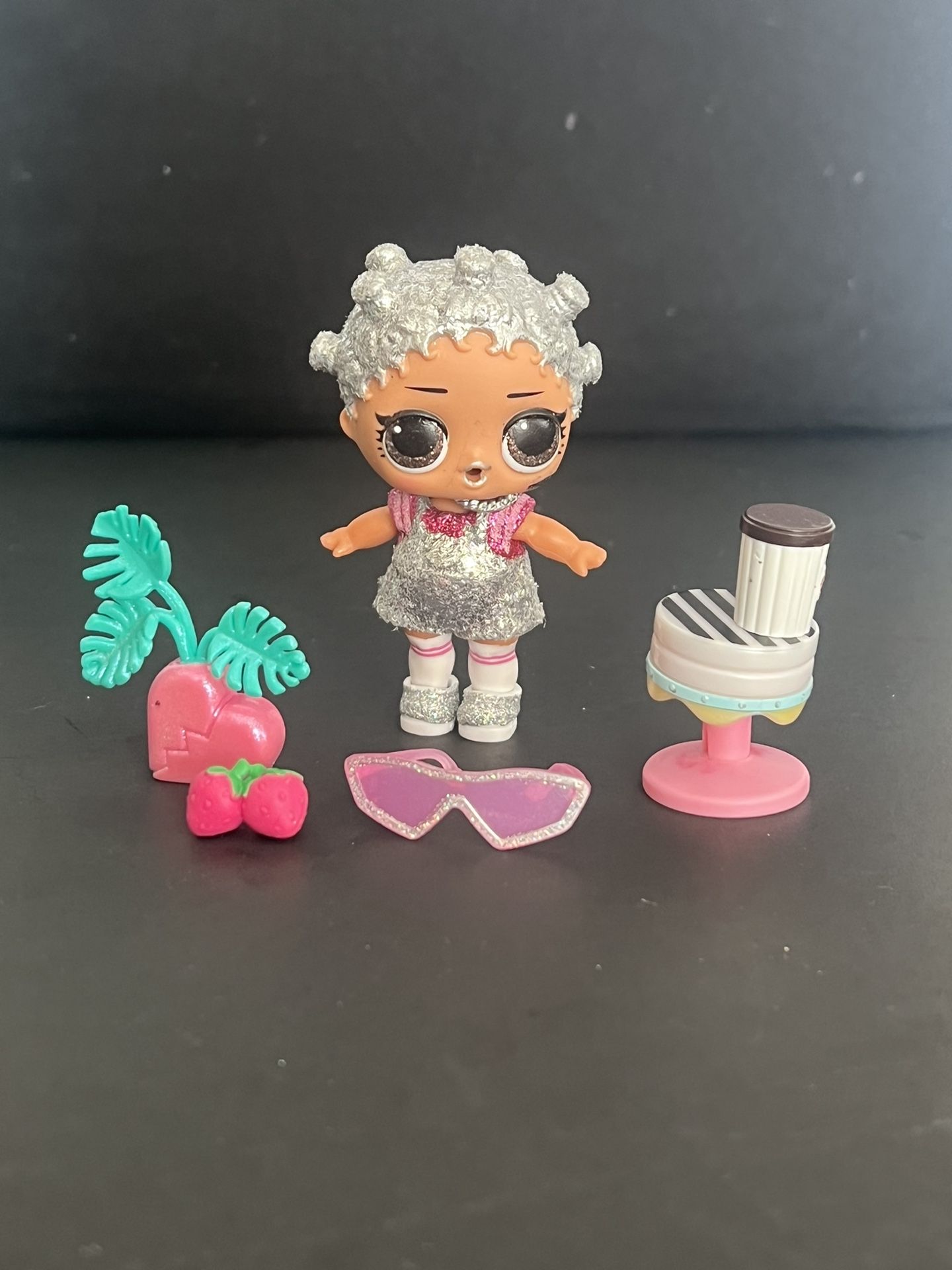 LOL SURPRISE DOLL - GLITTER SISTER WITH ACCESSORIES