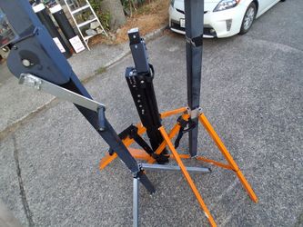 Duratruss Golbal Truss Crank Stands (all 3 for $300) Vgood Condition. Pick up fremont sea. No low ball offers please. No trades.