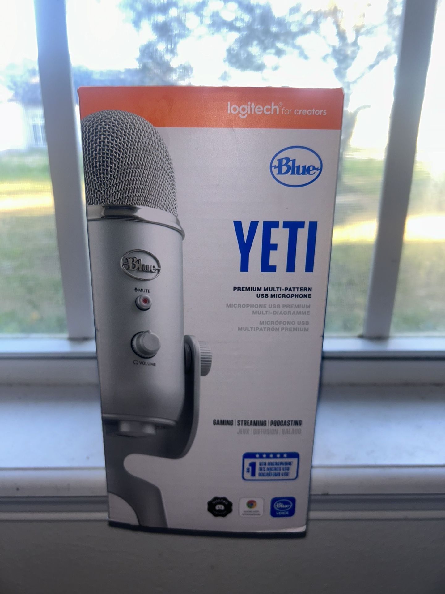 Blue Yeti Microphone/ condenser (brand new. never used)