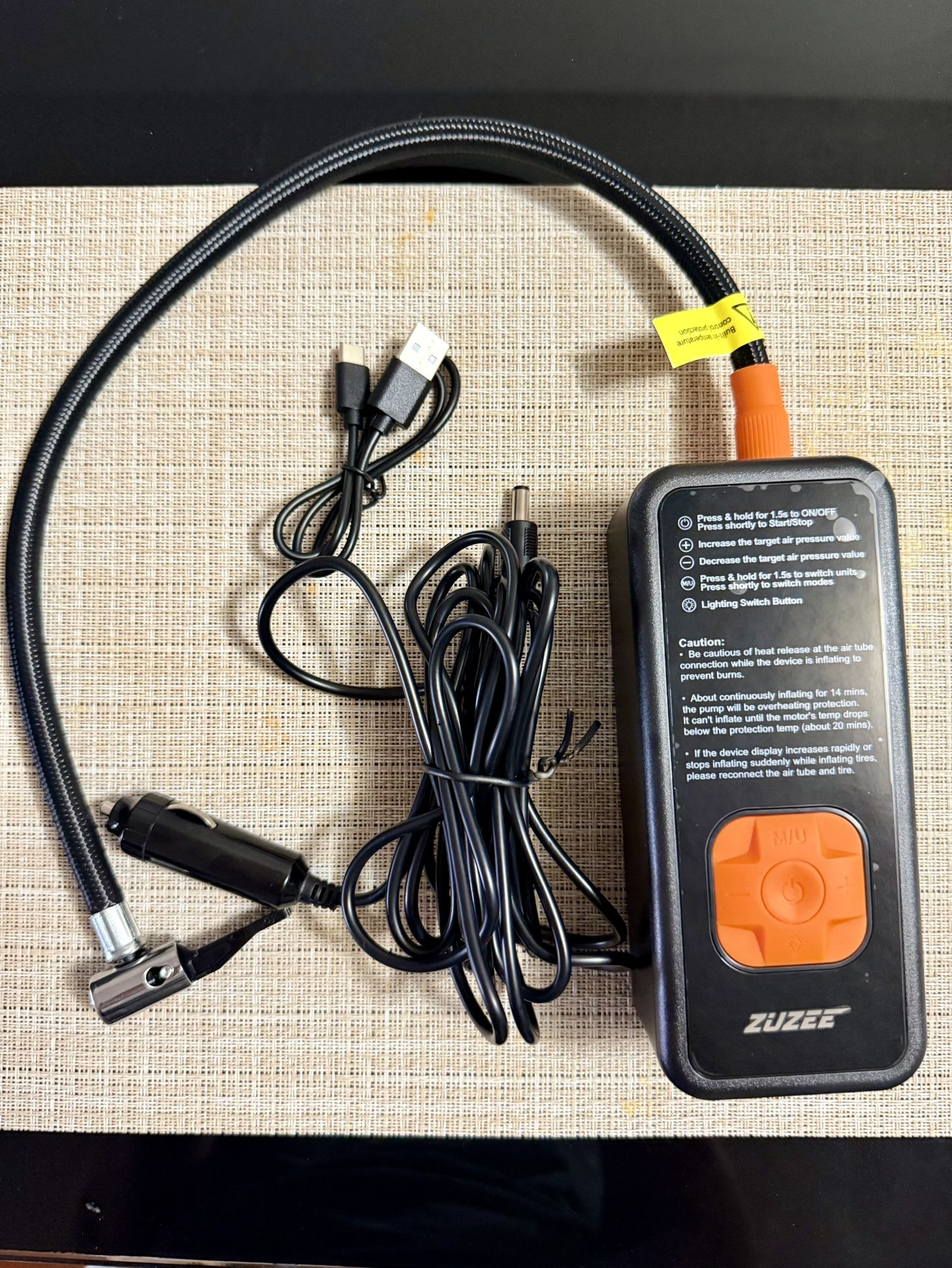 Tire Inflator Portable Air Compressor / Inflador de Cauchos Portátil Sin Cables NUEVO