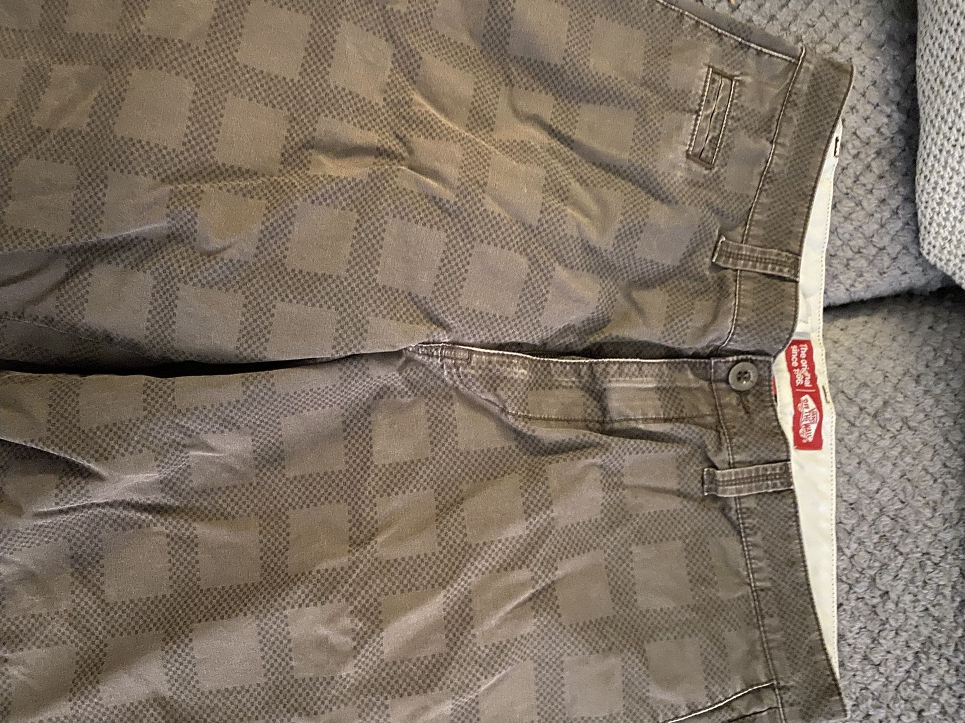 VANS Off the Wall Men's Shorts - Size 34- Brown Plaid