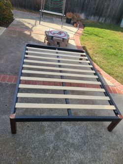 Queen Bedframe