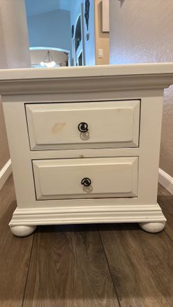 Solid wood Nightstand with drawers