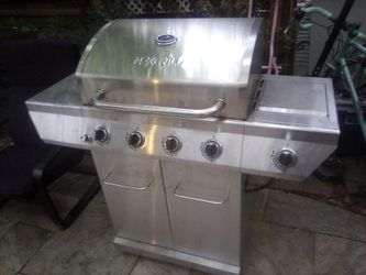 Nexgrill 4 Burner BBQ Grill w/side burner, propane tank included!