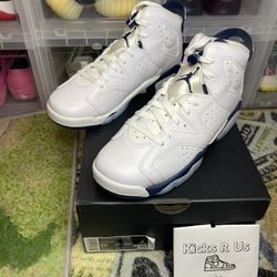 Jordan 6 Midnight Navy Size 6.5