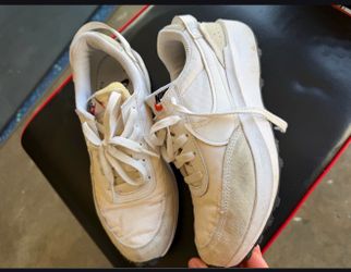 Women’s Nikes shoes size 7
