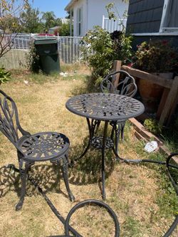 table with 2 chairs