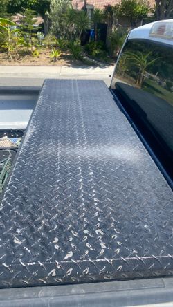 Truck bed box