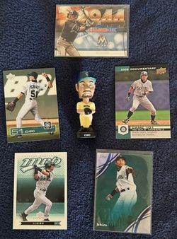 Ichiro Suzuki Mariners Bobblehead + 5 Card Lot – HOF