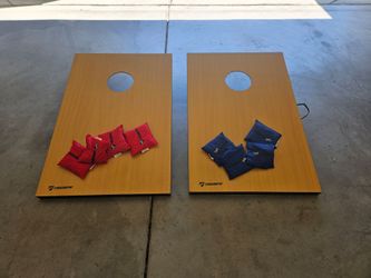 TRIUMPH Cornhole Set