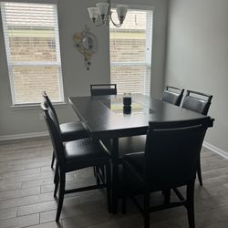 Dinning room Table + 6 chairs  