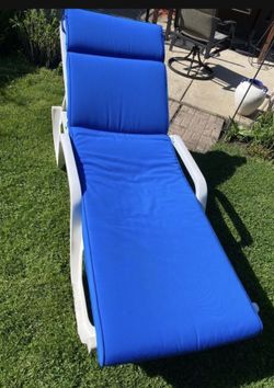 Grosfillex Adjustable Chaise Sun Bed White Pool Lounger With New Sunbrella Cobalt Blue Cushion Excellent Condition