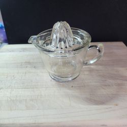 Vintage Clear Glass Juicer/Reamer W/measure Cup