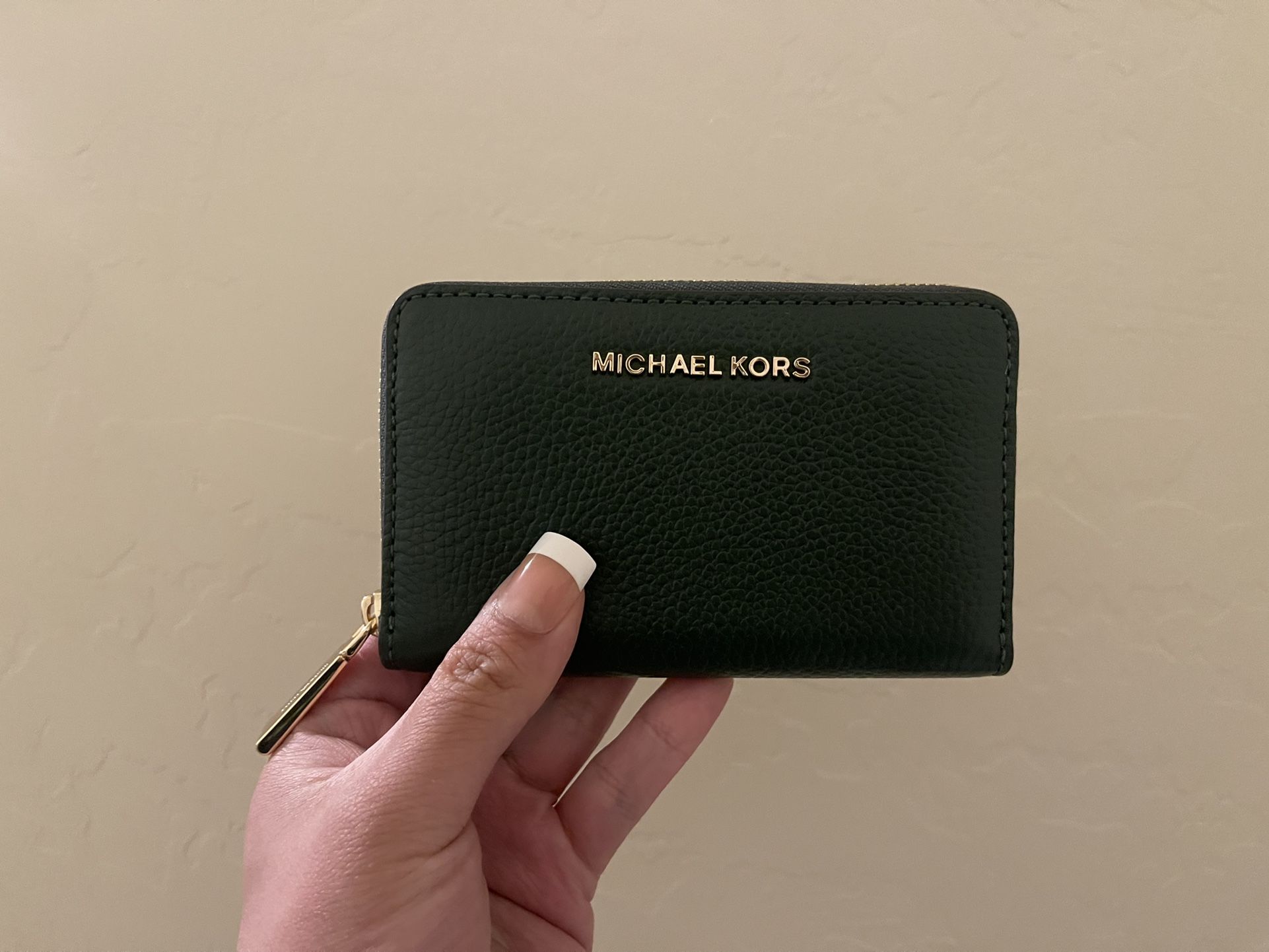 New Small Michael Kors Wallet With gift box!