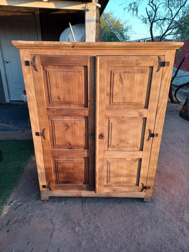Tres Amigos Entertainment Center