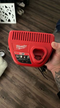 Milwaukee M12 Battery Charger 