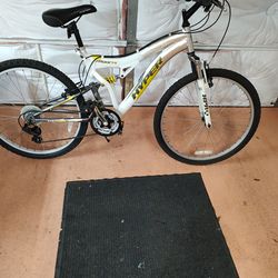 Mountain bike 26-in mono shock