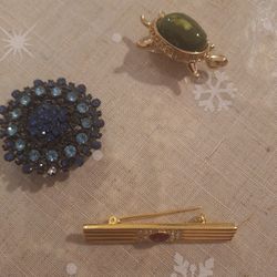 3 Brooch/Pins