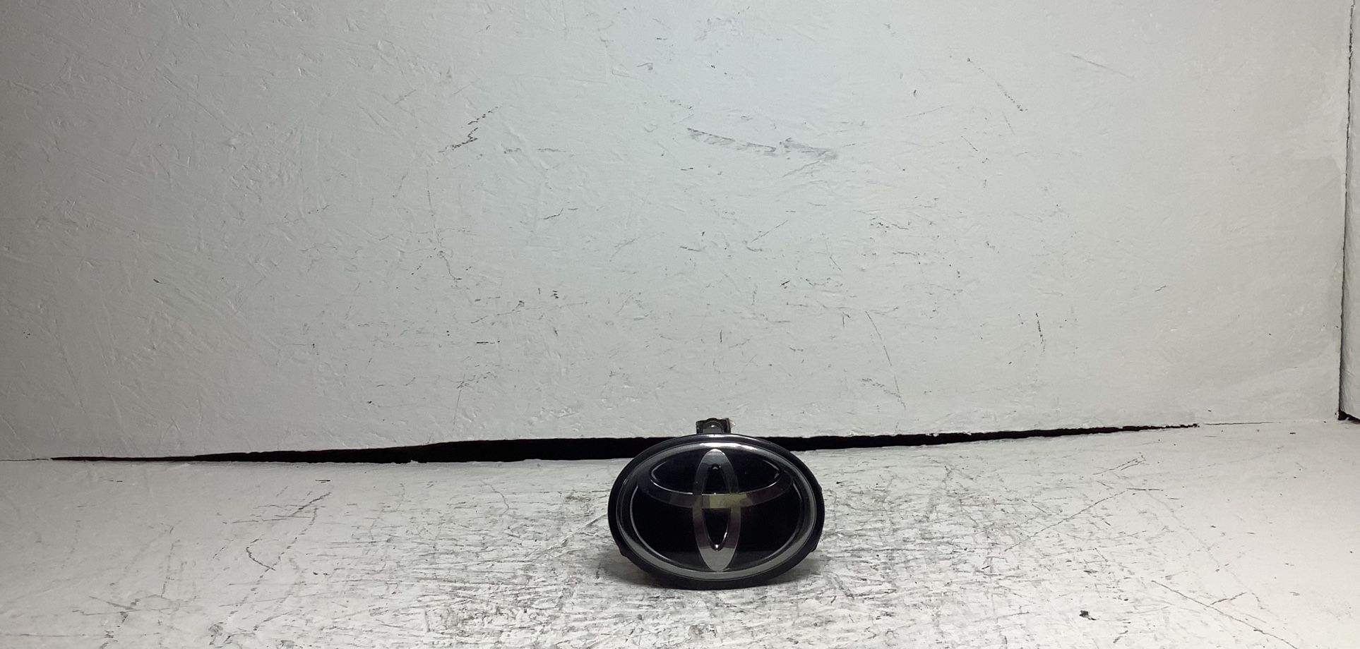 2017 2019 Toyota Corolla Emblem W/ Sensor (2)