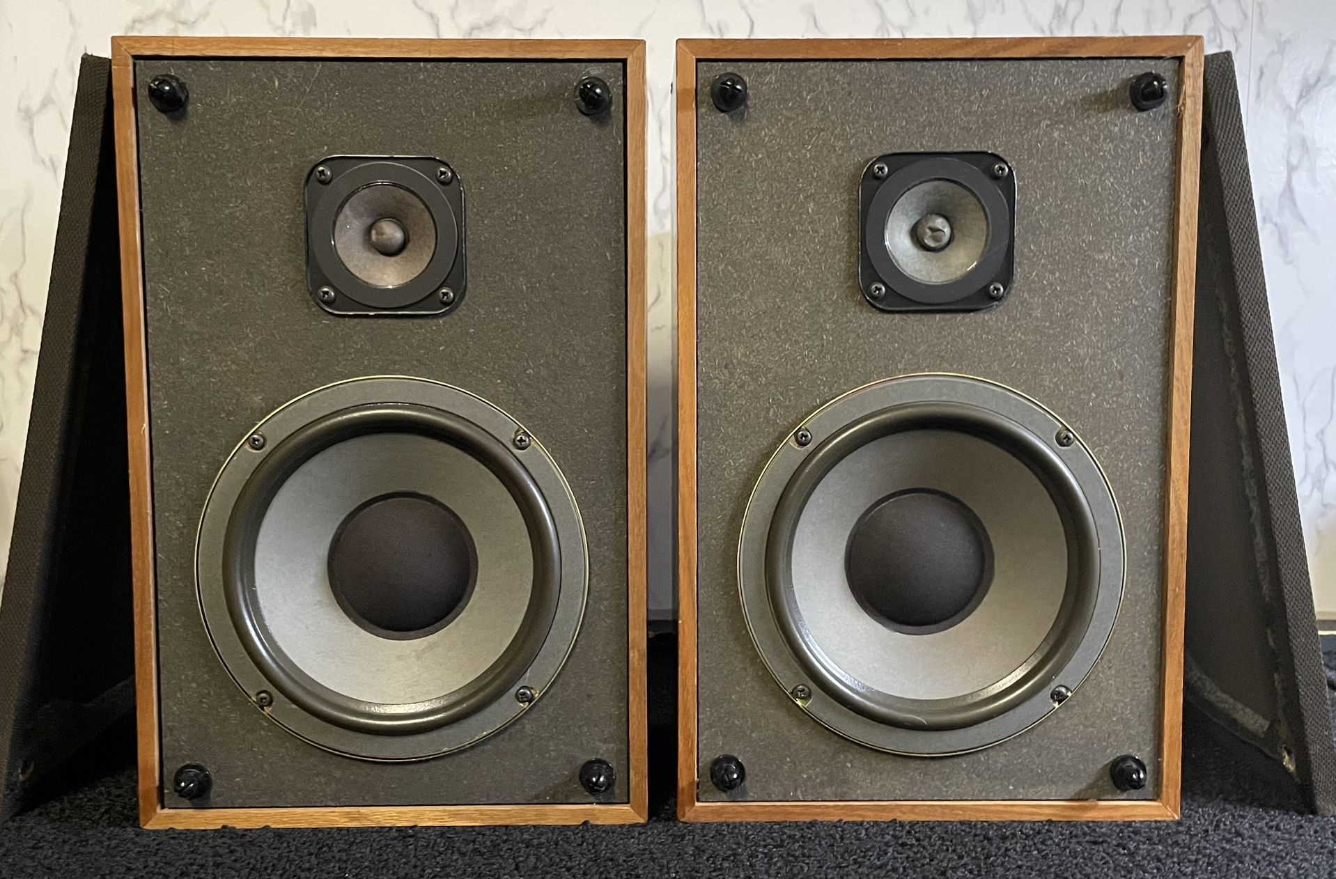 Vintage Realistic MC-600 Bookshelf Speakers