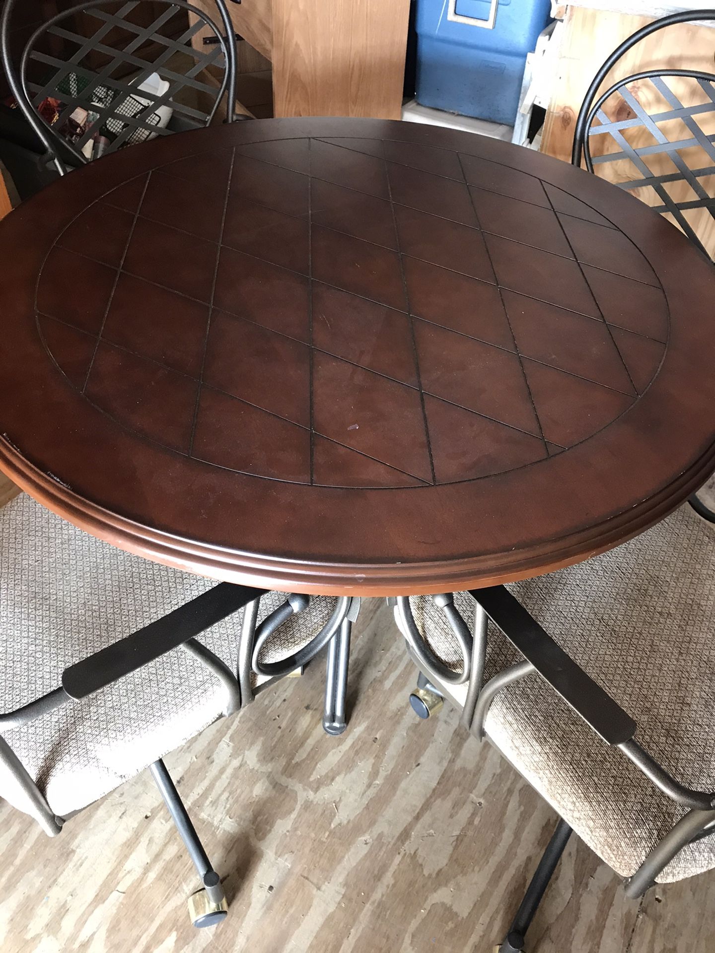 Table 4 chairs good condition