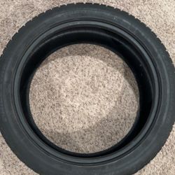 Tire 245/45/20