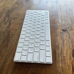White Apple Magic Keyboard (No Charger)