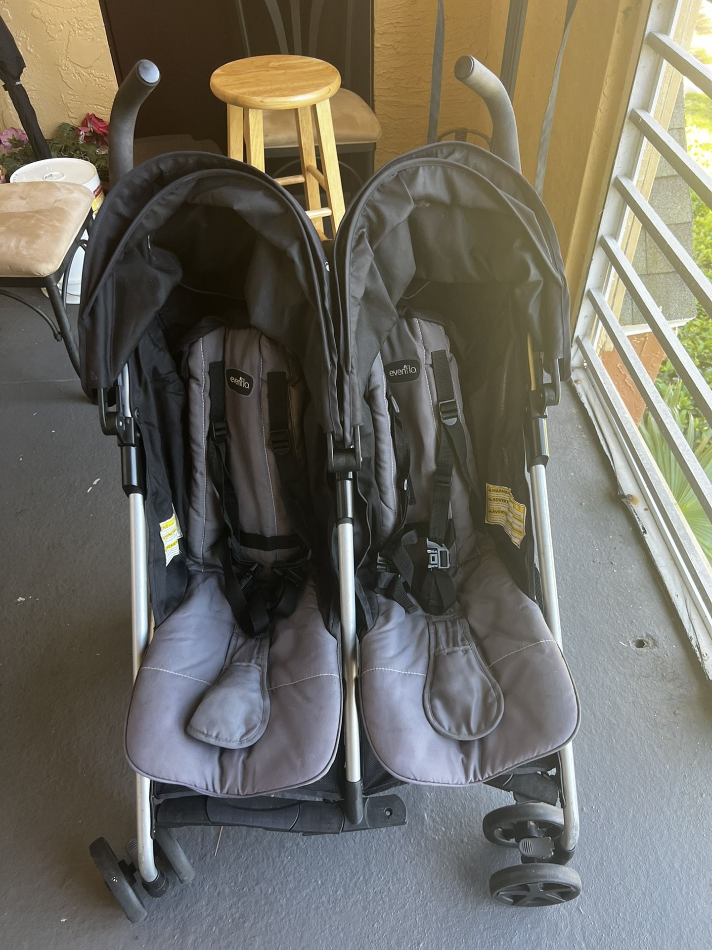 Evenflo minno twin double stroller (Glenbarr Grey)