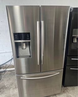 Samsung French Door Refrigerator – Stainless Steel w/ Water & Ice Dispenser