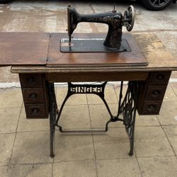 Singer Sewing Machine 