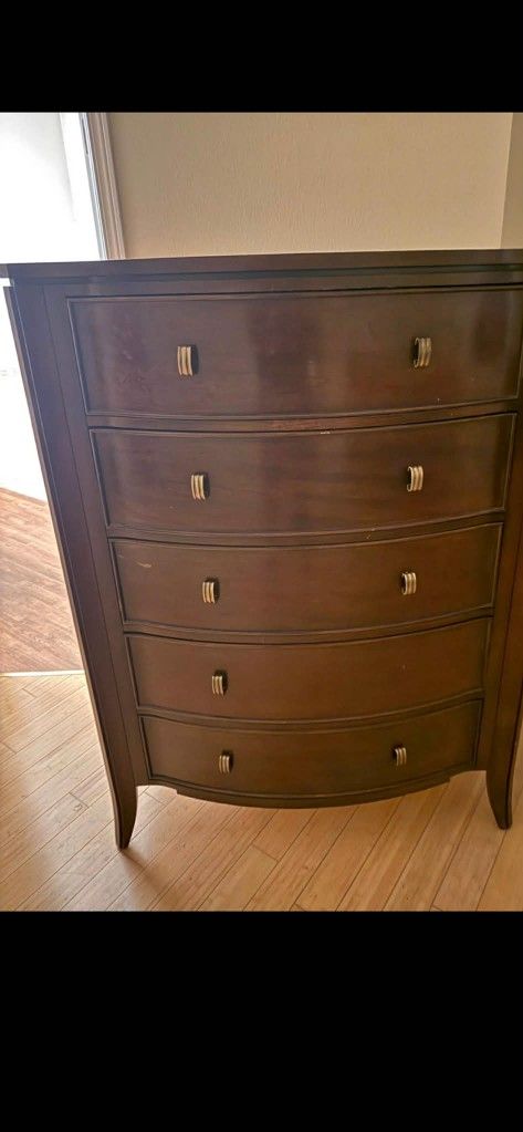 DRESSER