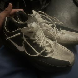 Basketball shoes